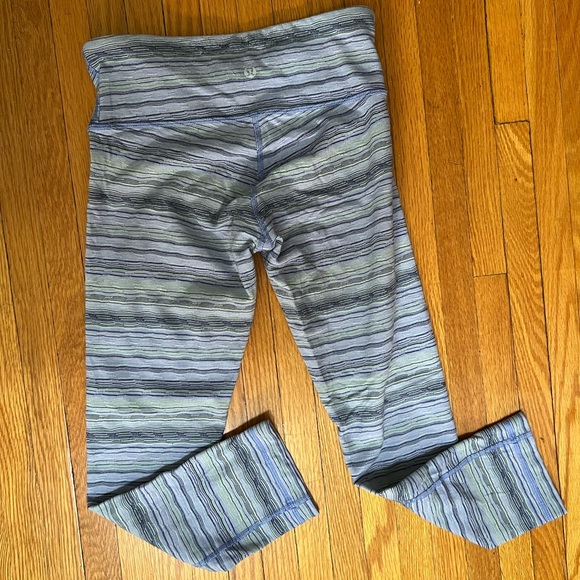 Lululemon Women's Blue Purple Green Striped Capri/Crop leggings size 4 - Picture 5 of 9